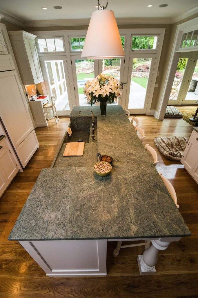 Blat de bucatarie si baie din granit.Rezistent si elegant !